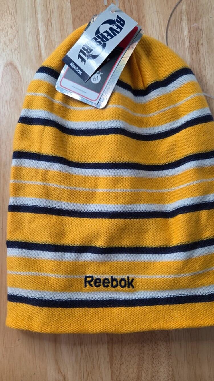 Buffalo Sabres Reebok NHL Reversible Beanie Hat Striped Navy Gold NWT